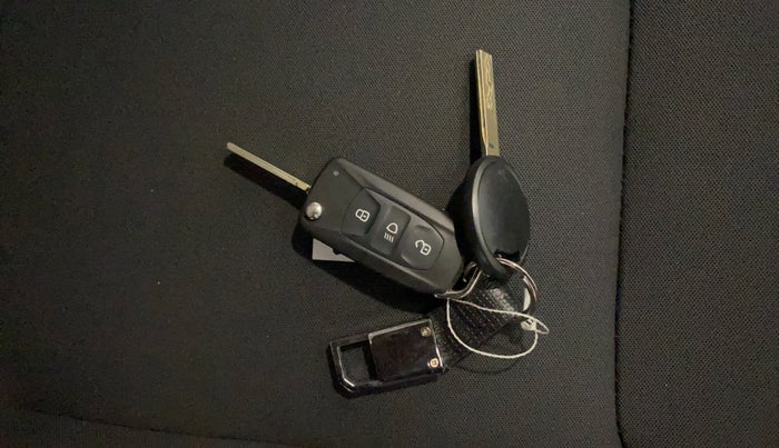 2025 Tata NEXON Pure Plus (S) 1.2 Petrol 6MT, Petrol, Manual, 2,126 km, Key Close Up