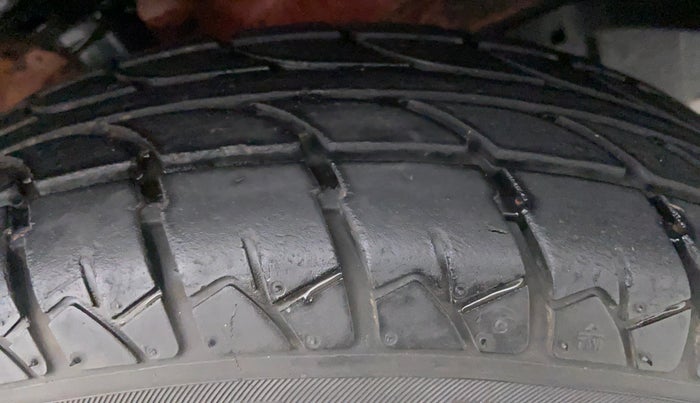2015 Maruti Wagon R 1.0 LXI CNG, CNG, Manual, 42,790 km, Left Front Tyre Tread