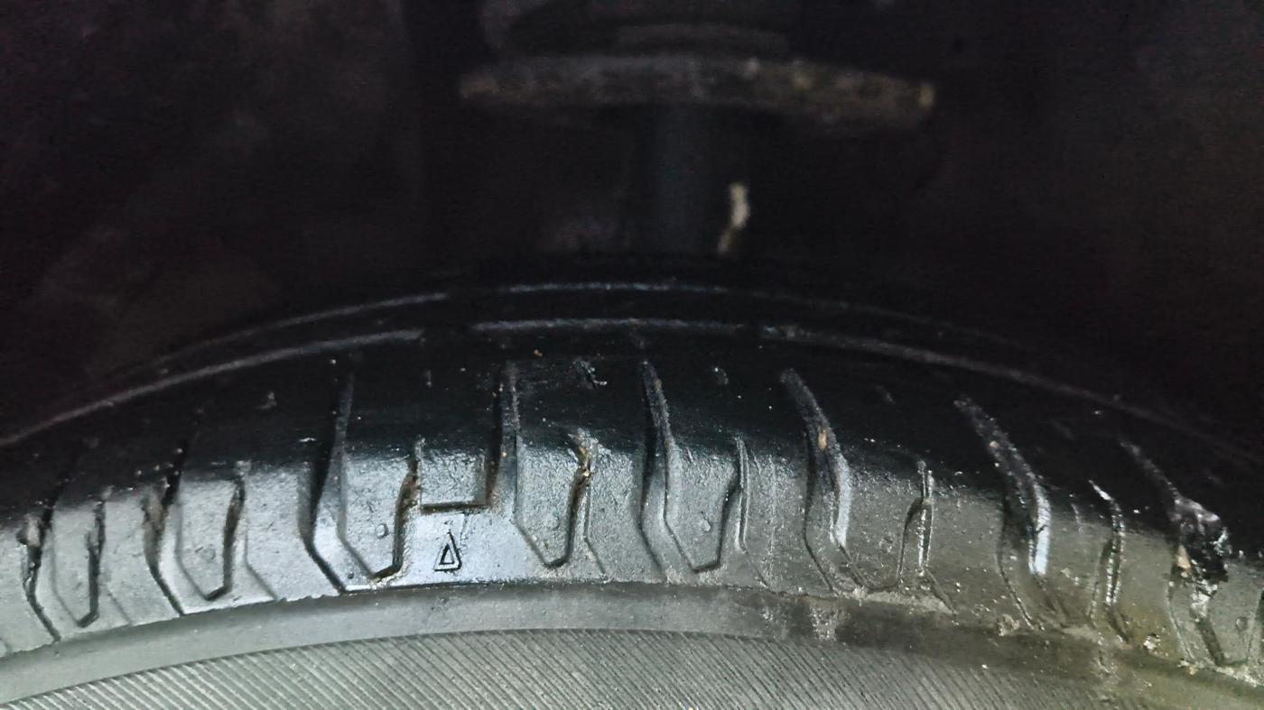 2024 Maruti Swift ZXi Plus, Petrol, Manual, 45,231 km, Left Front Tyre Tread