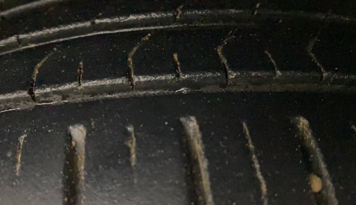 2023 Toyota Glanza V AMT, Petrol, Automatic, 29,377 km, Left Front Tyre Tread