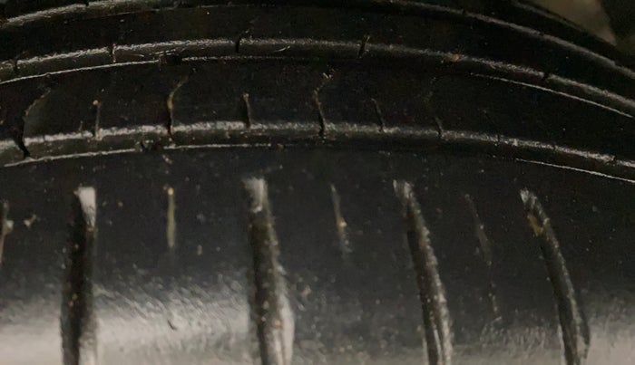 2023 Toyota Glanza V AMT, Petrol, Automatic, 29,377 km, Right Front Tyre Tread