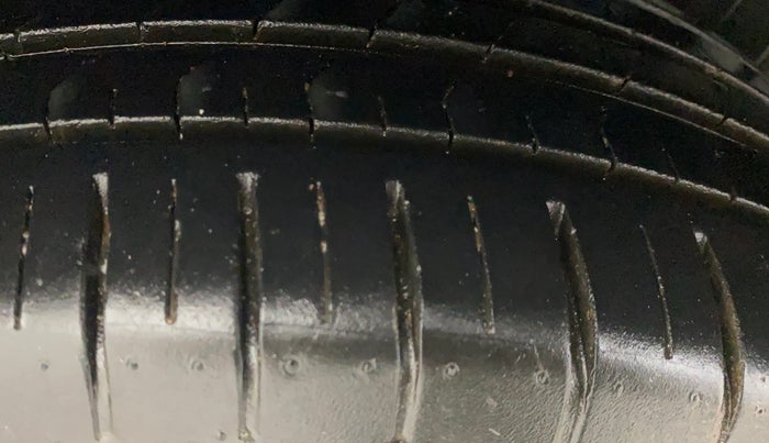 2023 Toyota Glanza V AMT, Petrol, Automatic, 29,377 km, Right Rear Tyre Tread