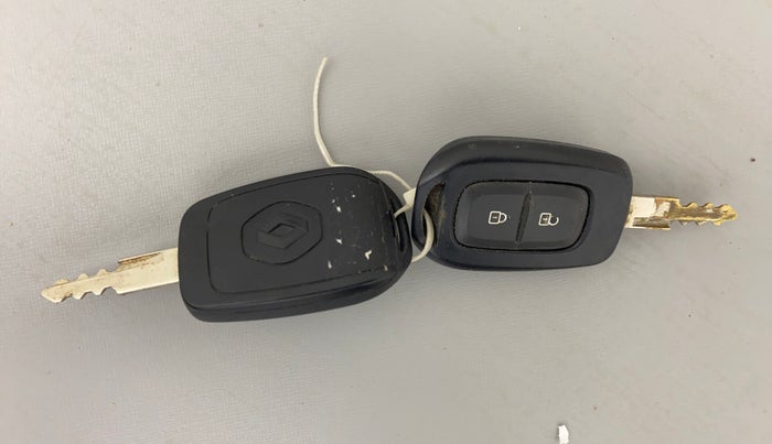 2017 Renault Kwid RXT 1.0 AMT, Petrol, Automatic, 67,812 km, Key Close Up