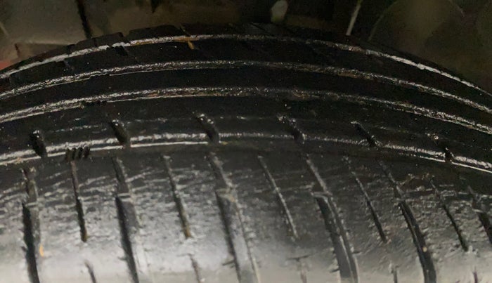 2017 Renault Kwid RXT 1.0 AMT, Petrol, Automatic, 67,812 km, Left Front Tyre Tread