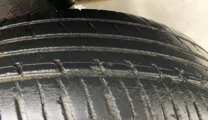 2017 Renault Kwid RXT 1.0 AMT, Petrol, Automatic, 67,812 km, Left Rear Tyre Tread