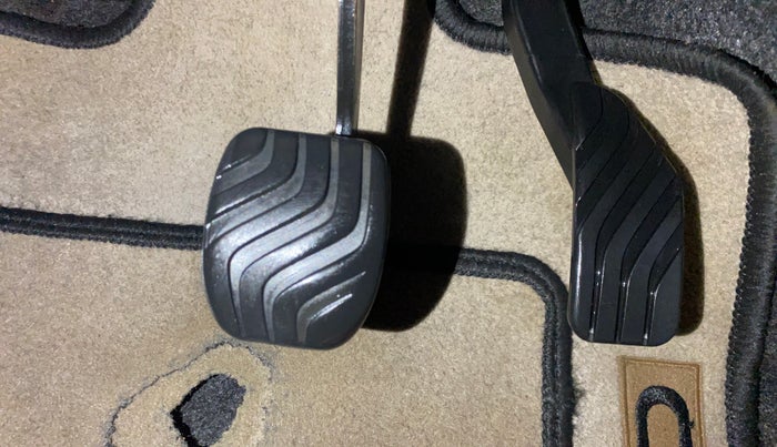 2017 Renault Kwid RXT 1.0 AMT, Petrol, Automatic, 67,812 km, Pedals