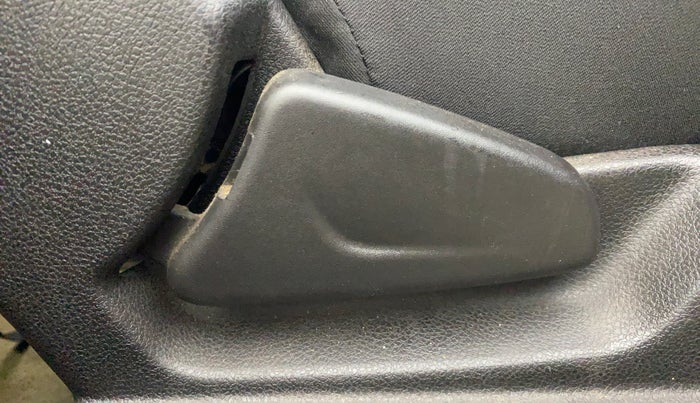 2017 Renault Kwid RXT 1.0 AMT, Petrol, Automatic, 67,812 km, Driver Side Adjustment Panel