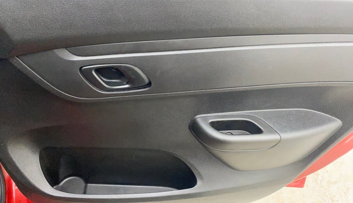 2017 Renault Kwid RXT 1.0 AMT, Petrol, Automatic, 67,812 km, Driver Side Door Panels Control