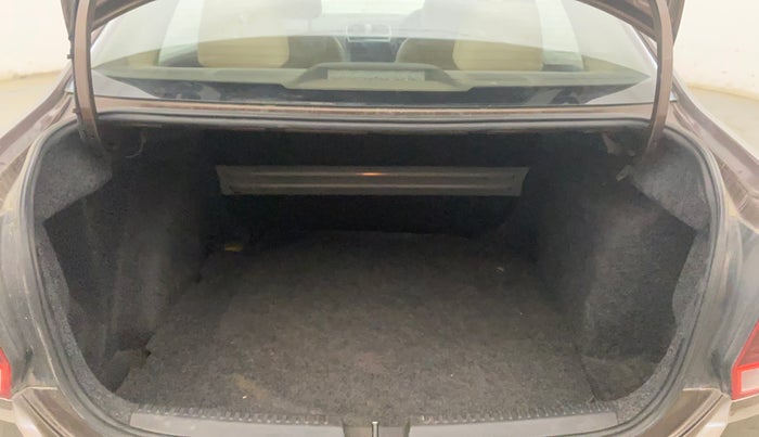 2016 Volkswagen Vento HIGHLINE PETROL AT, Petrol, Automatic, 1,21,926 km, Boot Inside