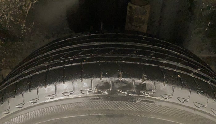 2016 Volkswagen Vento HIGHLINE PETROL AT, Petrol, Automatic, 1,21,926 km, Left Rear Tyre Tread