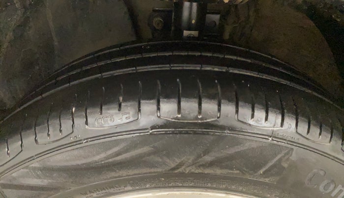 2016 Volkswagen Vento HIGHLINE PETROL AT, Petrol, Automatic, 1,21,926 km, Left Front Tyre Tread