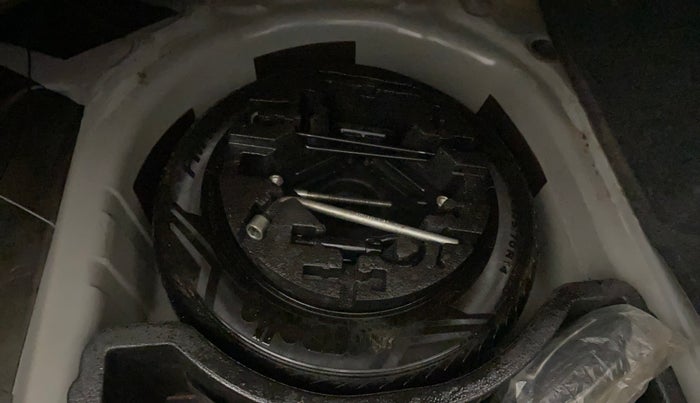 2016 Volkswagen Vento HIGHLINE PETROL AT, Petrol, Automatic, 1,21,926 km, Spare Tyre