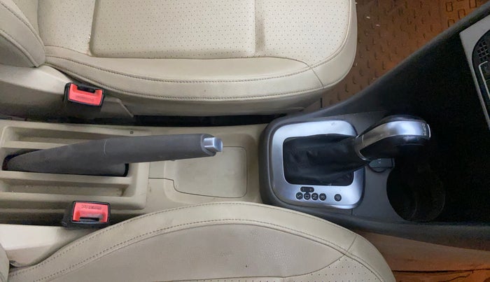 2016 Volkswagen Vento HIGHLINE PETROL AT, Petrol, Automatic, 1,21,926 km, Gear Lever