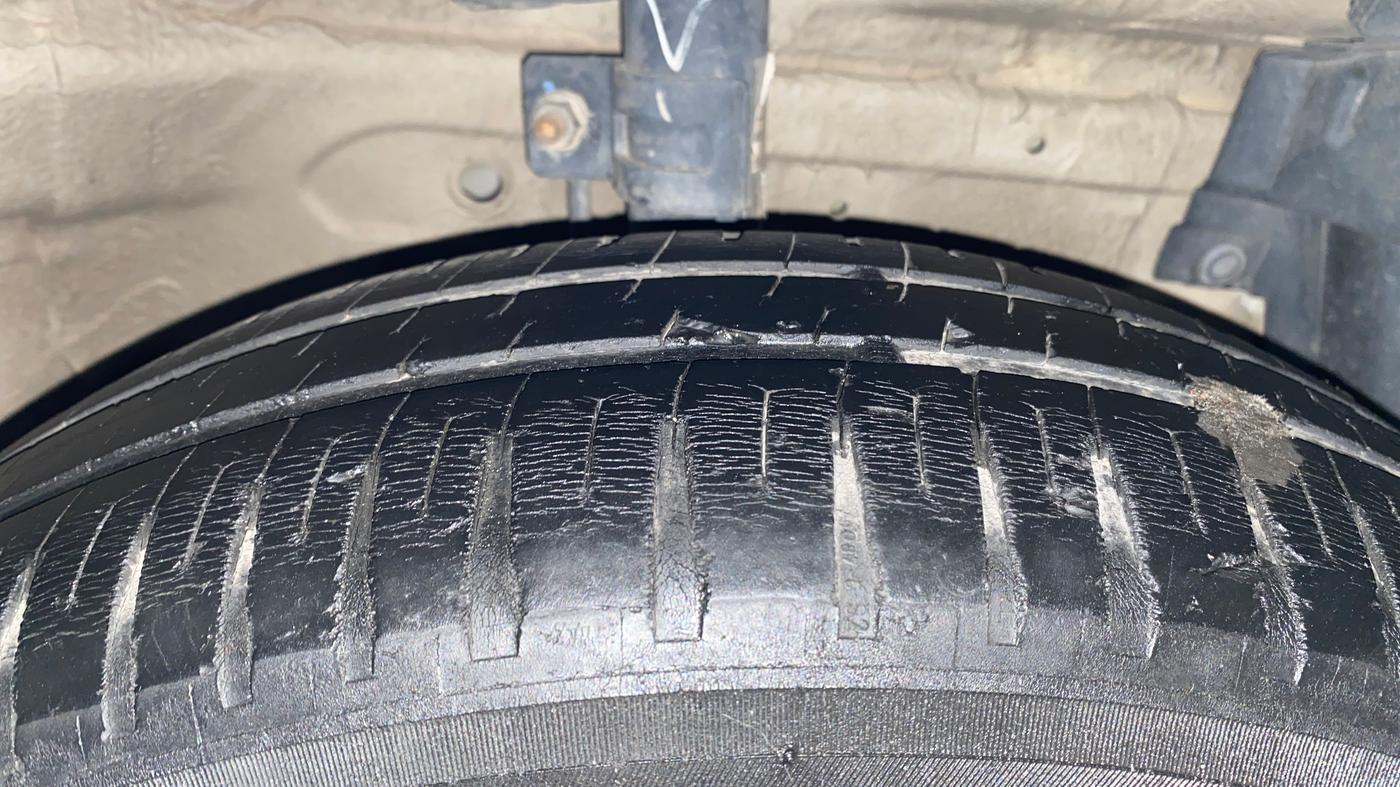 2015 Maruti Swift VXI, Petrol, Manual, 1,15,730 km, Right Front Tyre Tread