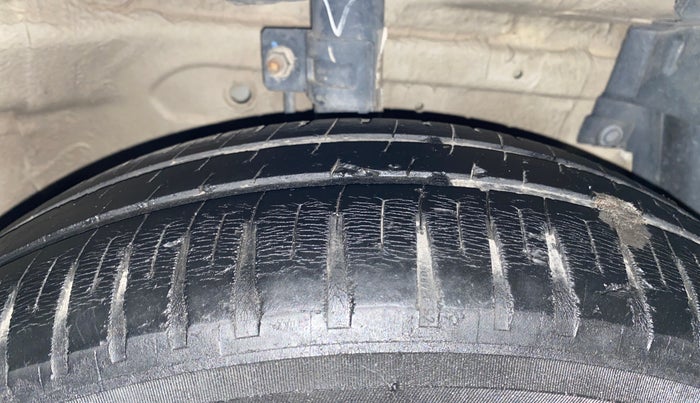 2015 Maruti Swift VXI, Petrol, Manual, 1,15,730 km, Right Front Tyre Tread