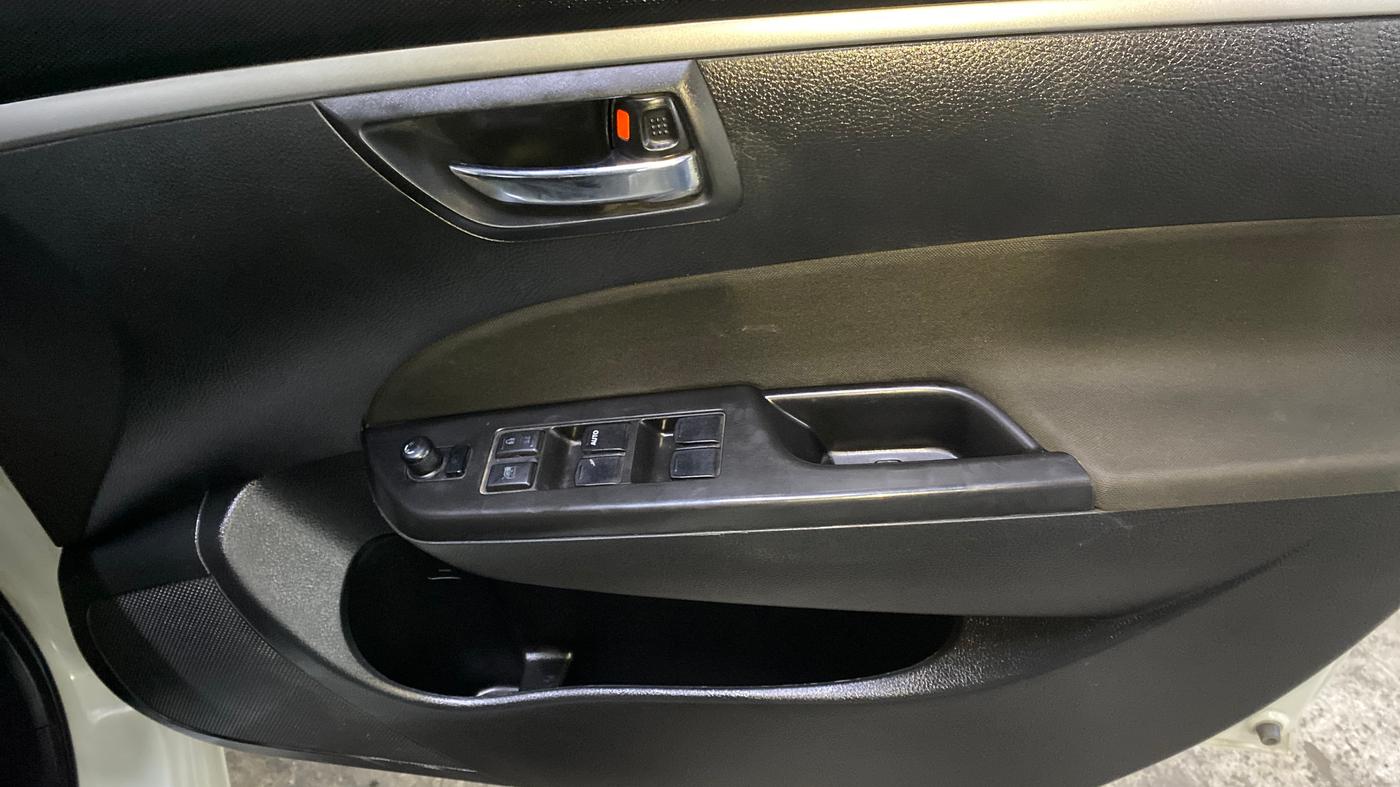2015 Maruti Swift VXI, Petrol, Manual, 1,15,730 km, Driver Side Door Panels Control