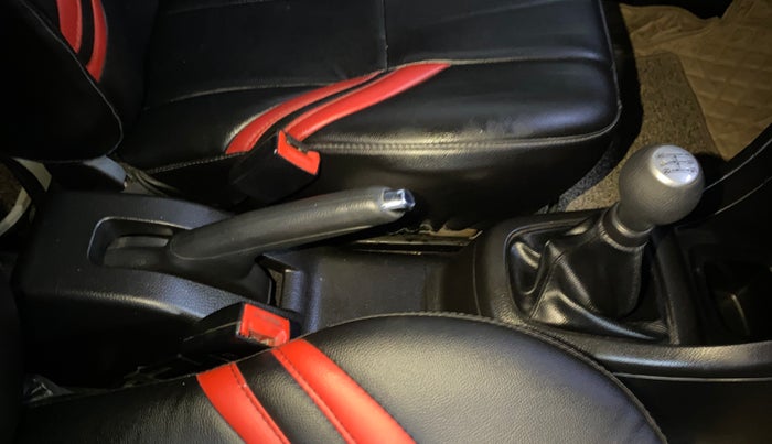 2015 Maruti Swift VXI, Petrol, Manual, 1,15,730 km, Gear Lever