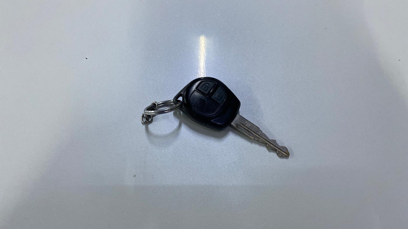 2015 Maruti Swift VXI, Petrol, Manual, 1,15,730 km, Key Close Up