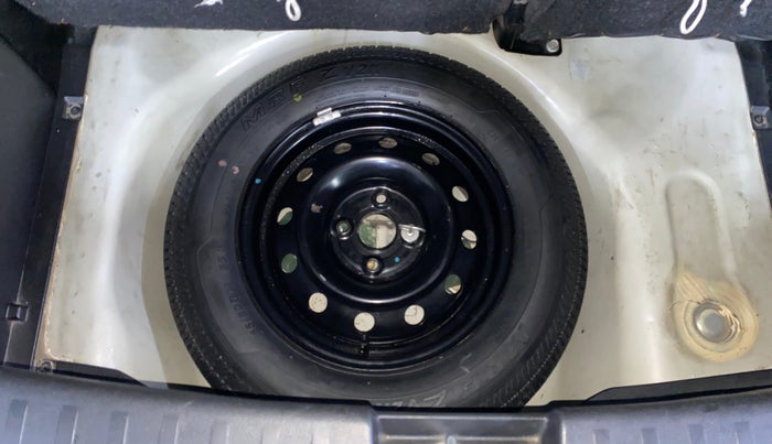 2015 Maruti Swift VXI, Petrol, Manual, 1,15,730 km, Spare Tyre