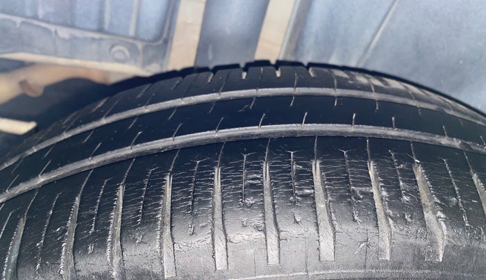 2015 Maruti Swift VXI, Petrol, Manual, 1,15,730 km, Right Rear Tyre Tread