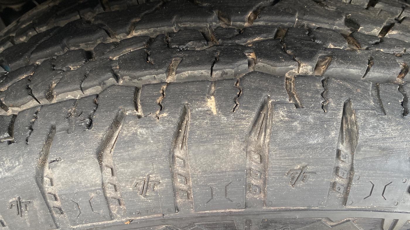 2021 Mahindra Thar LX PETROL HT 4WD AT, Petrol, Automatic, 68,712 km, Left Front Tyre Tread