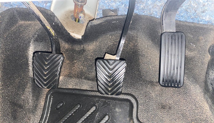 2022 KIA CARENS PREMIUM 1.4 PETROL 7 STR, Petrol, Manual, 39,112 km, Pedals