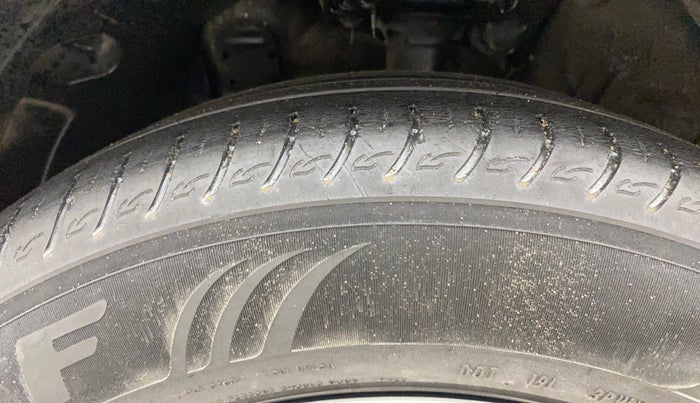 2022 KIA CARENS PREMIUM 1.4 PETROL 7 STR, Petrol, Manual, 39,112 km, Left Front Tyre Tread
