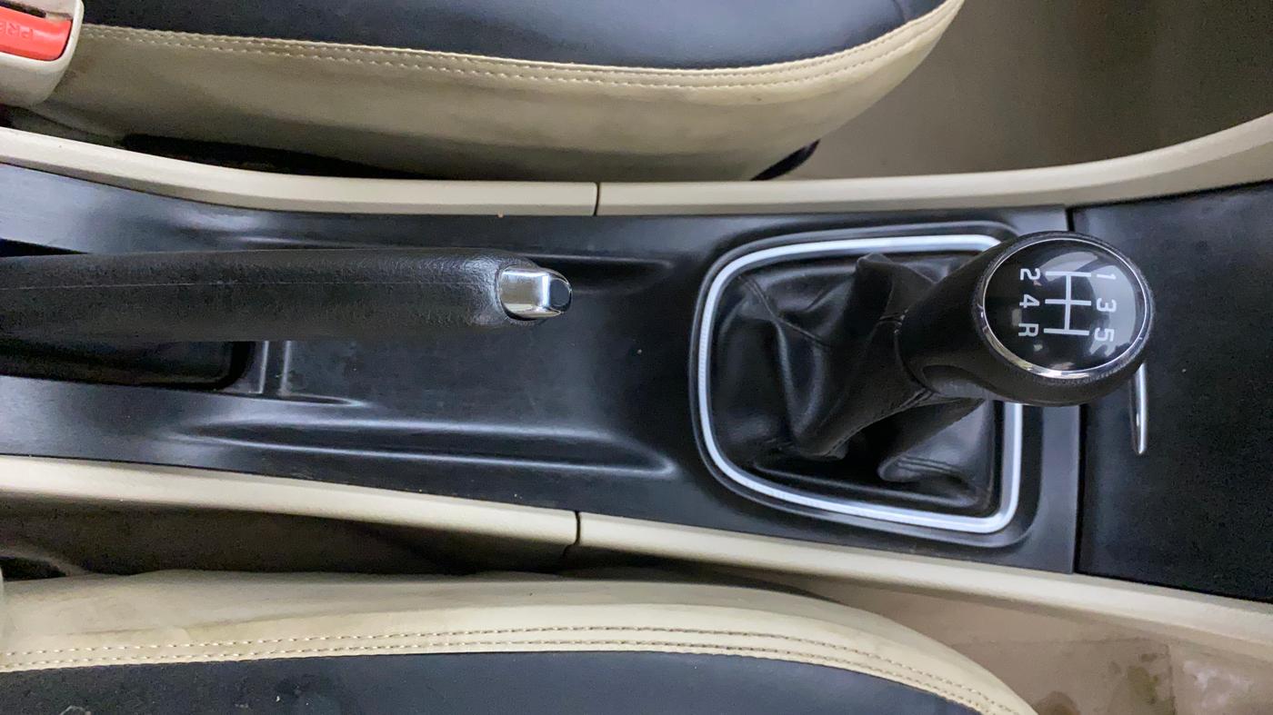 2018 Maruti Ciaz DELTA DIESEL 1.3, Diesel, Manual, 98,833 km, Gear Lever