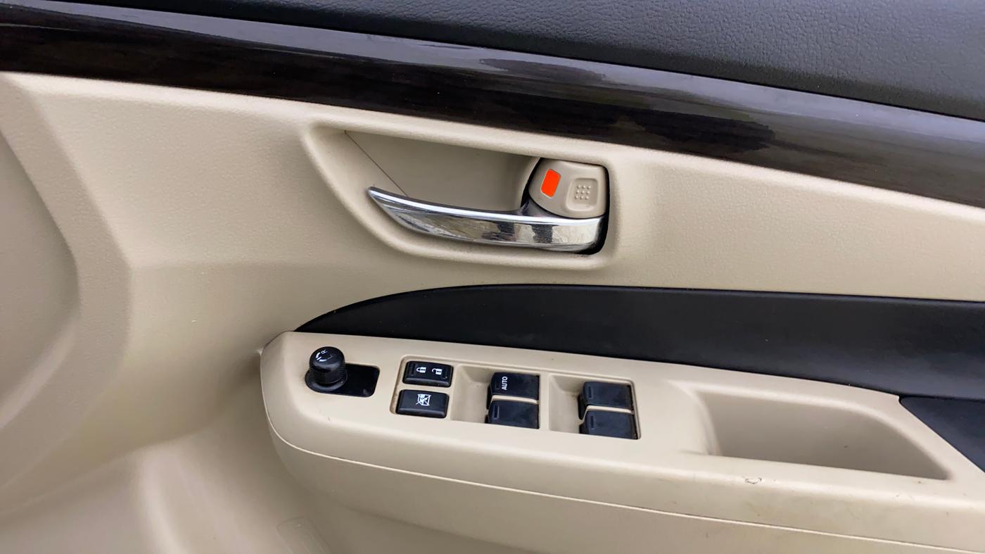 2018 Maruti Ciaz DELTA DIESEL 1.3, Diesel, Manual, 98,833 km, Driver Side Door Panels Control