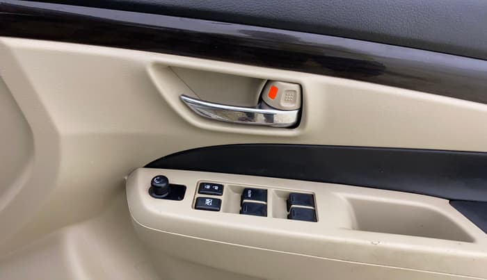 2018 Maruti Ciaz DELTA DIESEL 1.3, Diesel, Manual, 98,833 km, Driver Side Door Panels Control