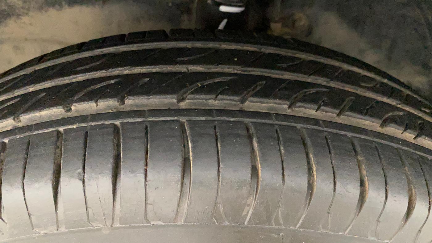 2012 Maruti Wagon R 1.0 VXI, Petrol, Manual, 49,852 km, Left Front Tyre Tread