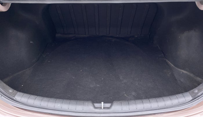 2017 Hyundai Verna 1.6 SX VTVT, Petrol, Manual, 89,065 km, Boot Inside