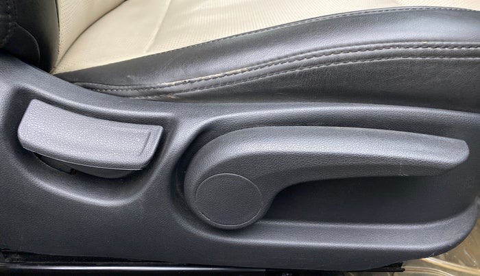 2017 Hyundai Verna 1.6 SX VTVT, Petrol, Manual, 89,065 km, Driver Side Adjustment Panel