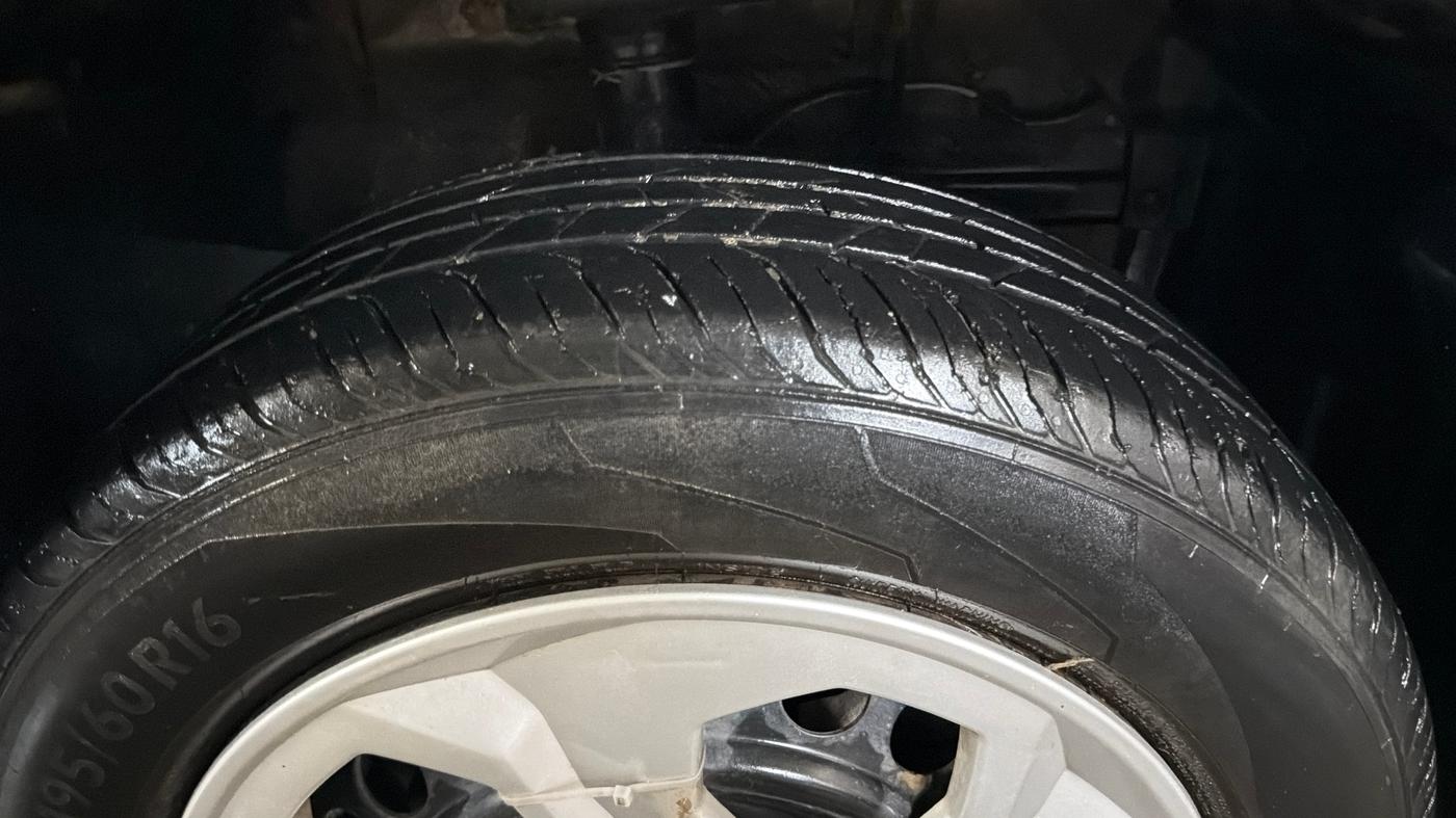 2021 Maruti Vitara Brezza VXI, Petrol, Manual, 1,13,698 km, Right Front Tyre Tread