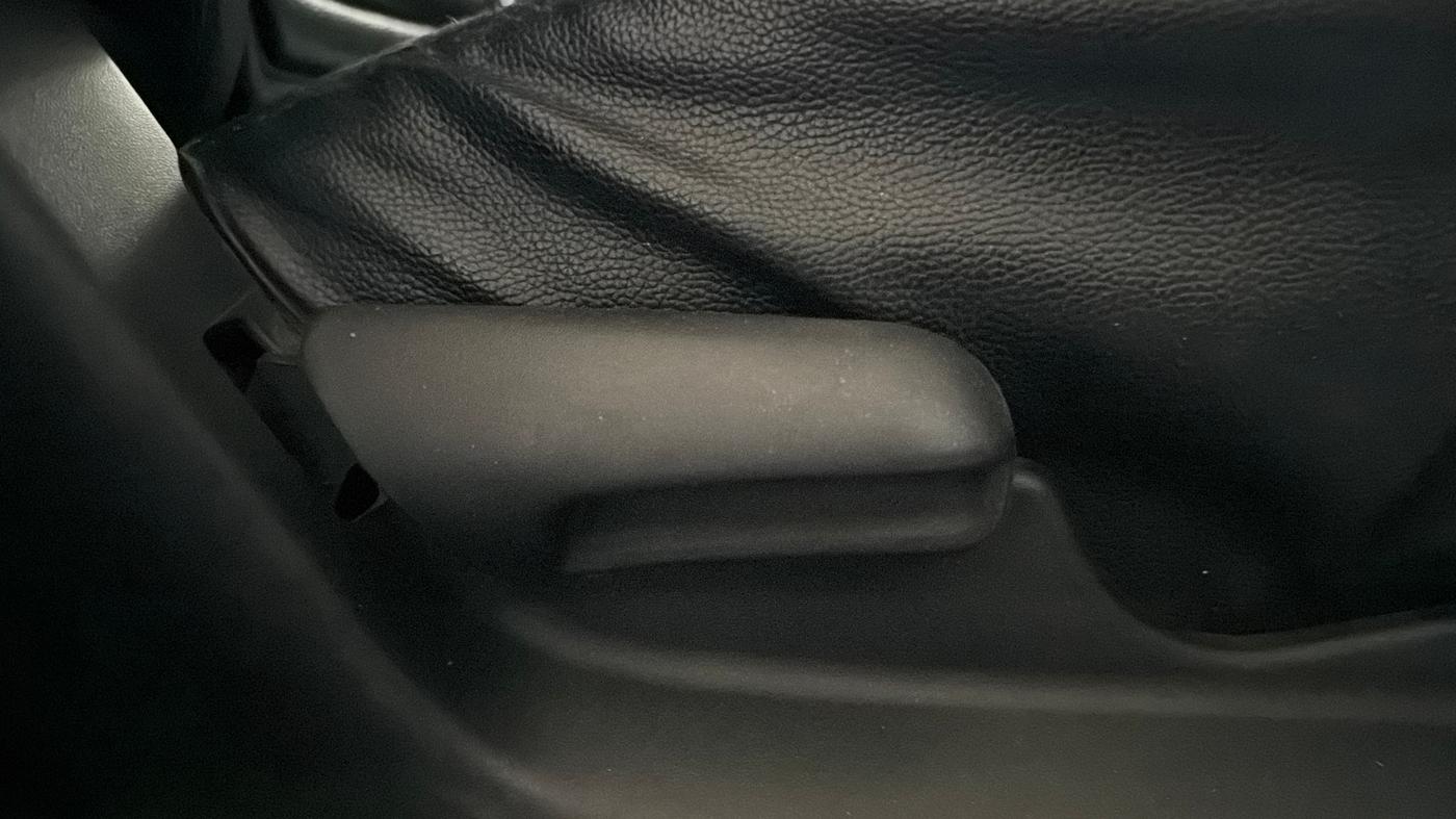 2021 Maruti Vitara Brezza VXI, Petrol, Manual, 1,13,698 km, Driver Side Adjustment Panel