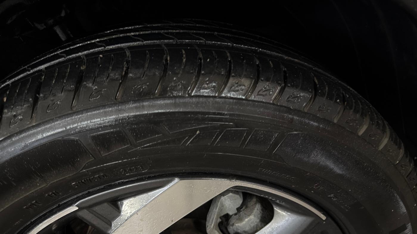 2020 Hyundai VENUE SX PLUS 1.0 TURBO DCT, Petrol, Automatic, 49,258 km, Right Front Tyre Tread