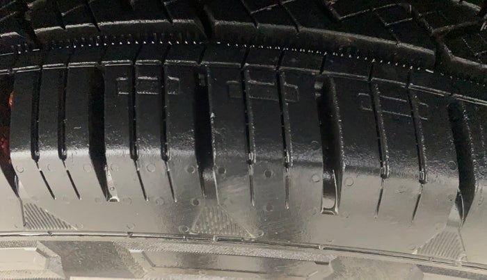 2016 Renault Duster 85 PS RXZ DIESEL, Diesel, Manual, 97,900 km, Right Front Tyre Tread