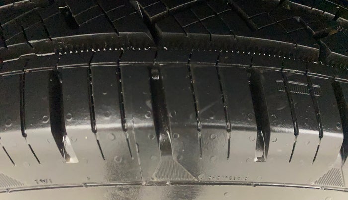 2016 Renault Duster 85 PS RXZ DIESEL, Diesel, Manual, 97,900 km, Right Rear Tyre Tread