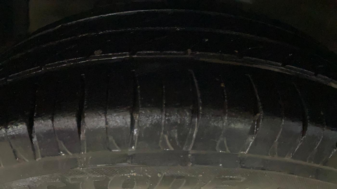 2017 Maruti Ciaz VXI+, Petrol, Manual, 88,308 km, Left Front Tyre Tread