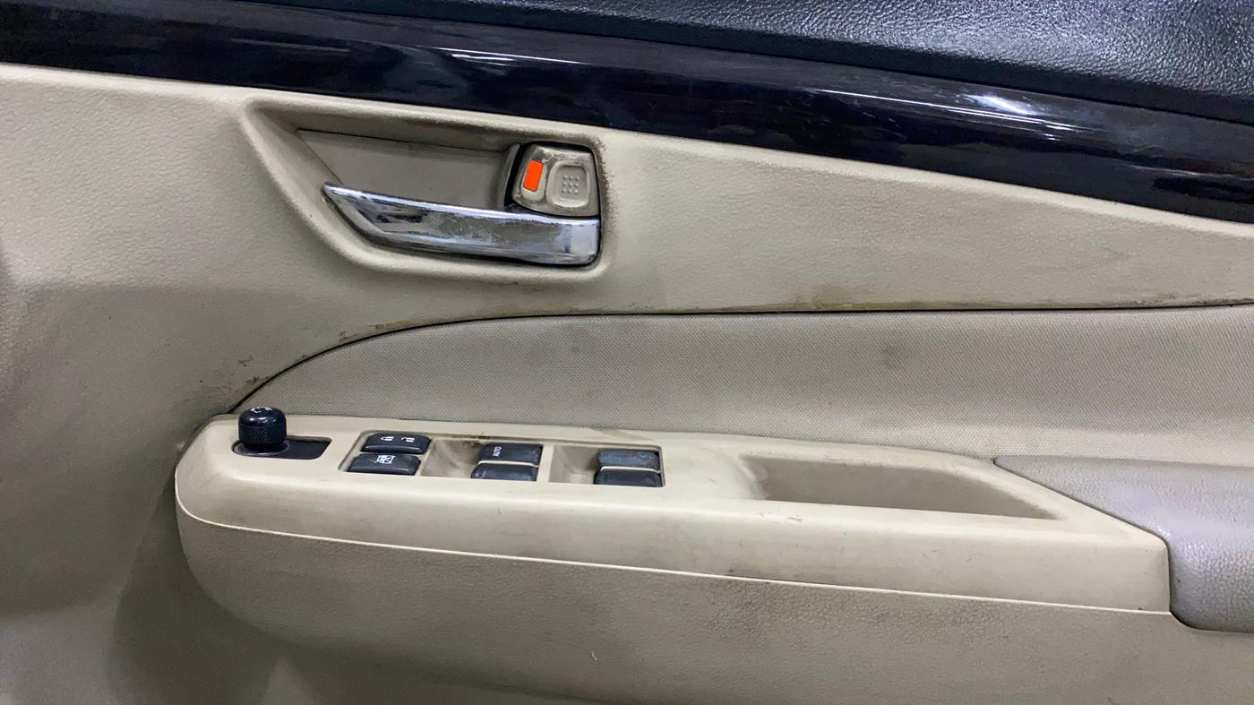 2017 Maruti Ciaz VXI+, Petrol, Manual, 88,308 km, Driver Side Door Panels Control