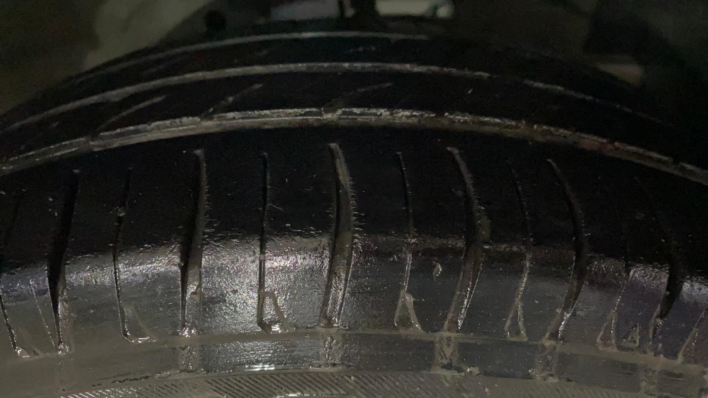 2017 Maruti Ciaz VXI+, Petrol, Manual, 88,308 km, Right Front Tyre Tread