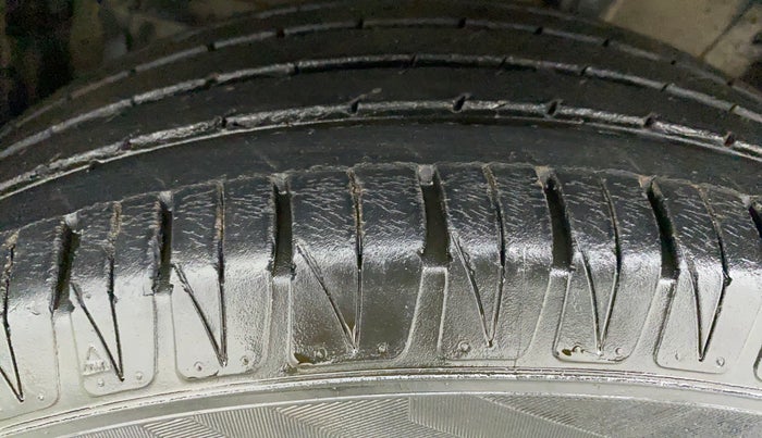 2018 Maruti Vitara Brezza ZDI + AMT, Diesel, Automatic, 42,066 km, Left Front Tyre Tread