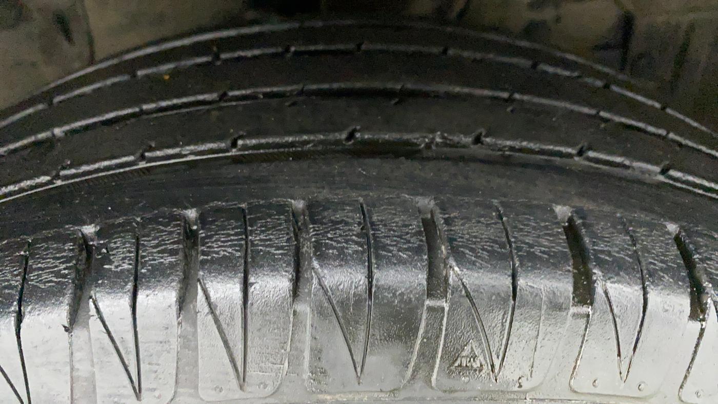 2018 Maruti Vitara Brezza ZDI + AMT, Diesel, Automatic, 42,066 km, Right Front Tyre Tread
