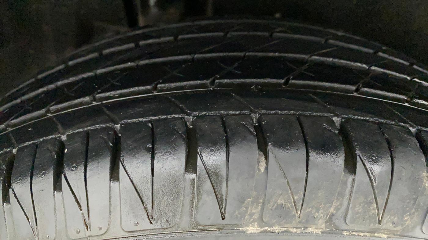 2018 Maruti Vitara Brezza ZDI + AMT, Diesel, Automatic, 42,066 km, Right Rear Tyre Tread