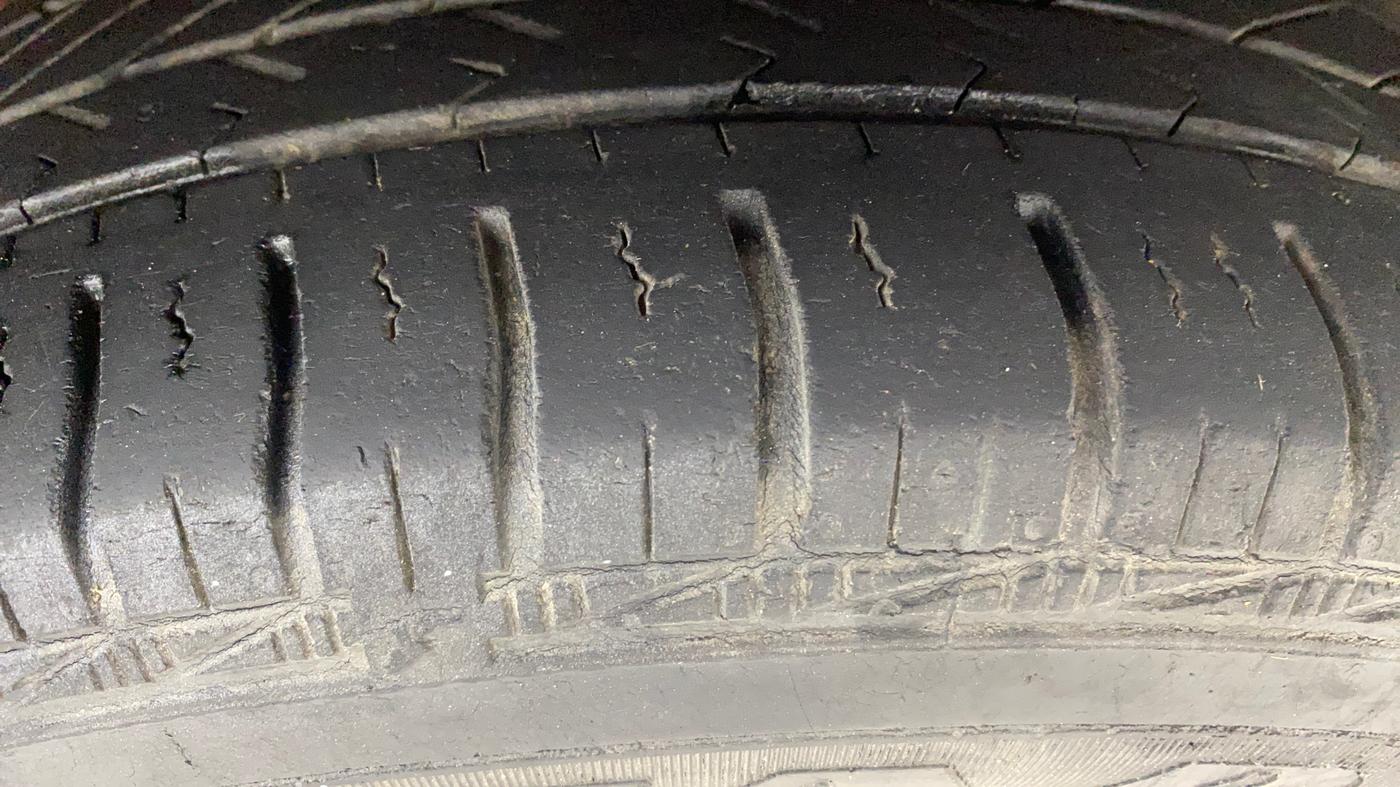 2018 Volkswagen Polo TRENDLINE 1.0L, Petrol, Manual, 53,814 km, Right Front Tyre Tread