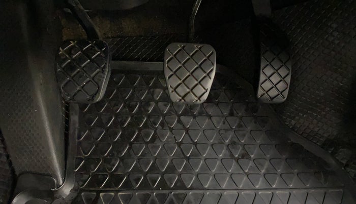 2018 Volkswagen Polo TRENDLINE 1.0L, Petrol, Manual, 53,814 km, Pedals