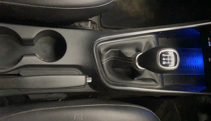 2022 Hyundai NEW I20 ASTA 1.2 MT, Petrol, Manual, 26,568 km, Gear Lever