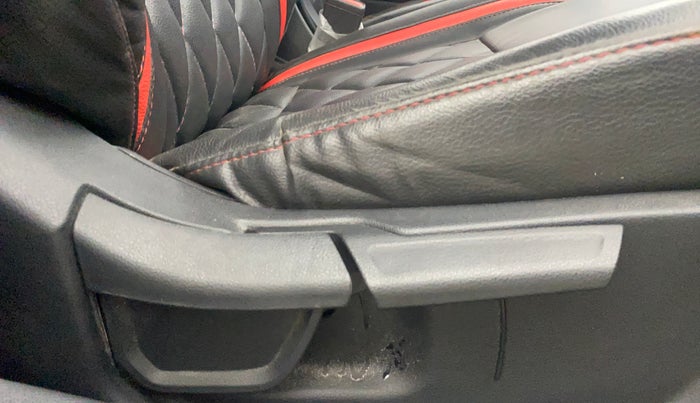 2022 Hyundai NEW I20 ASTA 1.2 MT, Petrol, Manual, 26,568 km, Driver Side Adjustment Panel