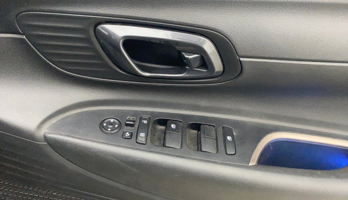 2022 Hyundai NEW I20 ASTA 1.2 MT, Petrol, Manual, 26,568 km, Driver Side Door Panels Control