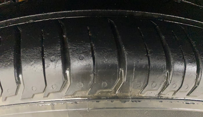 2022 Hyundai NEW I20 ASTA 1.2 MT, Petrol, Manual, 26,568 km, Right Rear Tyre Tread